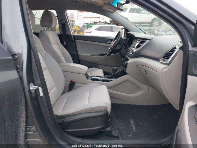 KM8J3CA22HU364062 Hyundai Tucson Sport