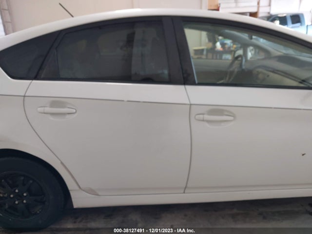 Toyota Prius Two 2015 JTDKN3DU0F0458705 Image 29