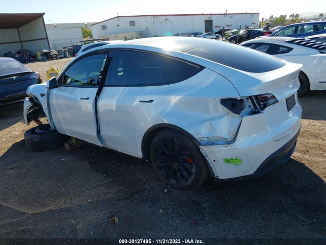 2021 TESLA MODEL Y 5YJYGDEE1MF296602 Photo 2