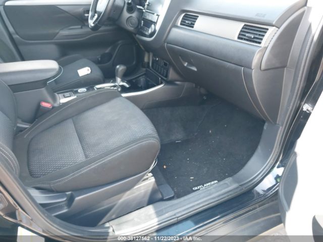 2017 MITSUBISHI OUTLANDER JA4AZ3A3XHZ051737 Photo 4