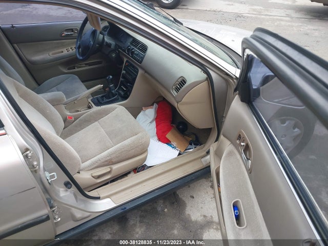 1997 HONDA ACCORD SDN LX VIN: 1HGCD5535VA274041