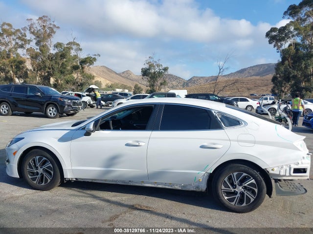 Продажа на аукционе авто 2021 Hyundai Sonata Blue, vin: KMHL24JJ9MA017266, номер лота: 38129766