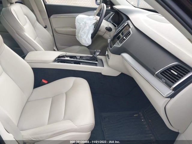 2022 VOLVO XC90 T5 MOMENTUM 7 PASSENGER VIN: YV4102PK9N1777993