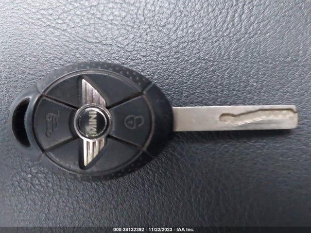 2006 MINI COOPER S WMWRE33526TN26359 Photo 10