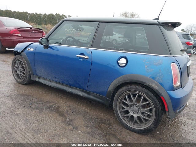 2006 MINI COOPER S WMWRE33526TN26359 Photo 2