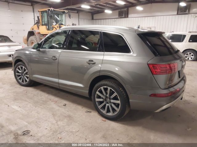 2017 AUDI Q7 WA1LAAF70HD010174 Photo 2