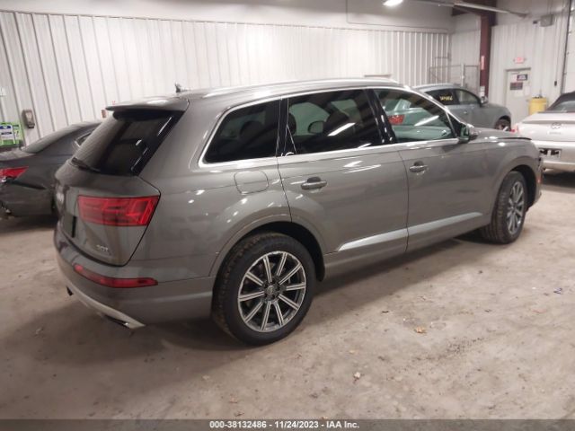 2017 AUDI Q7 WA1LAAF70HD010174 Photo 3