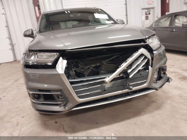 2017 AUDI Q7 WA1LAAF70HD010174 Photo 5