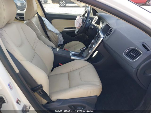 YV140MEL1J2380025 Volvo V60 T5 Dynamic