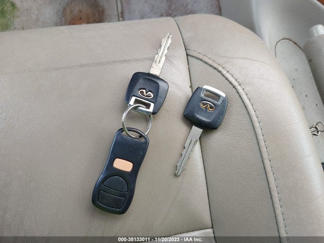 2002 INFINITI QX4 LUXURY VIN: JNRDR09X02W211545