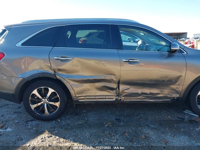2016 KIA SORENTO 3.3L EX VIN: 5XYPHDA53GG152108