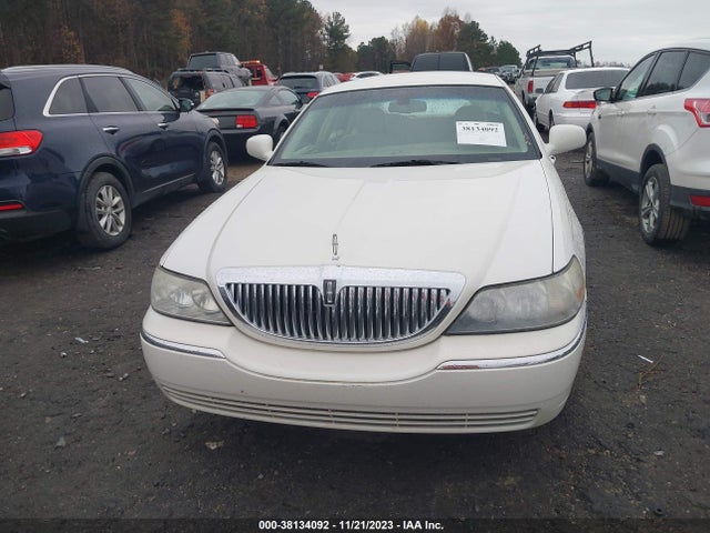 2006 LINCOLN TOWN CAR SIGNATURE VIN: 1LNHM81V36Y620346