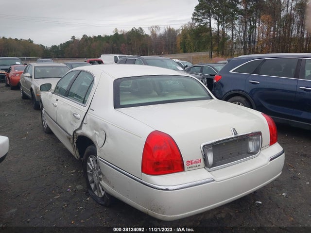 2006 LINCOLN TOWN CAR SIGNATURE VIN: 1LNHM81V36Y620346