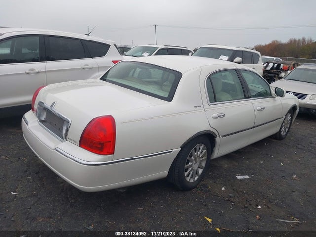 2006 LINCOLN TOWN CAR SIGNATURE VIN: 1LNHM81V36Y620346