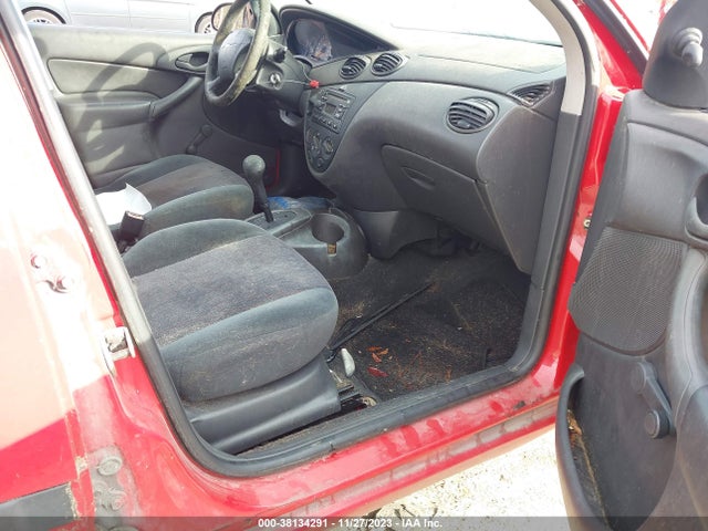 2000 FORD FOCUS LX VIN: 1FAFP33P9YW195790