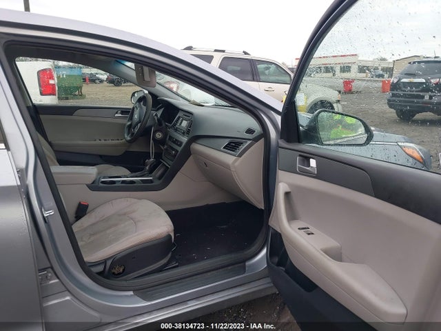 2015 HYUNDAI SONATA SE VIN: 5NPE24AF6FH139183
