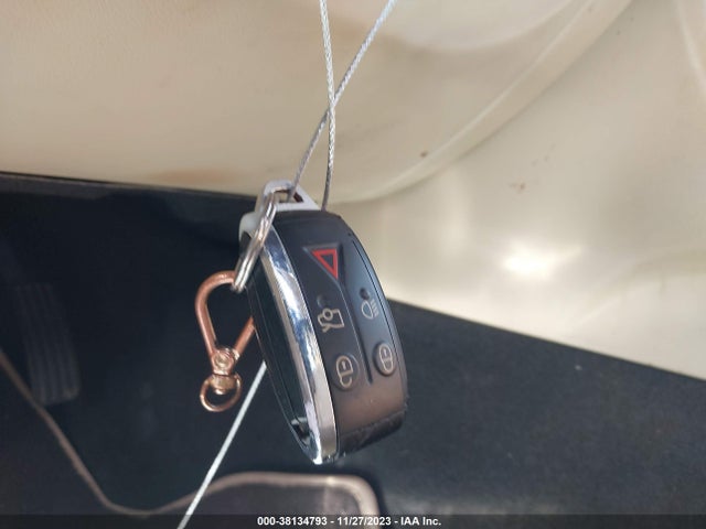 2012 JAGUAR XF SAJWA0FBXCLS55663 Photo 10