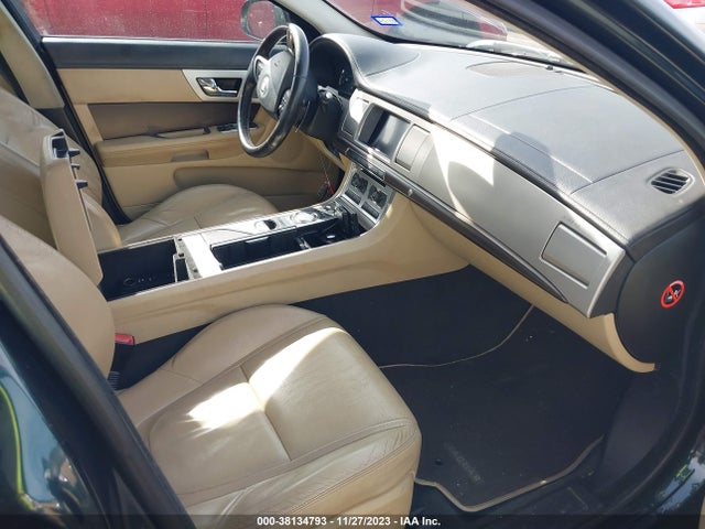 2012 JAGUAR XF SAJWA0FBXCLS55663 Photo 4