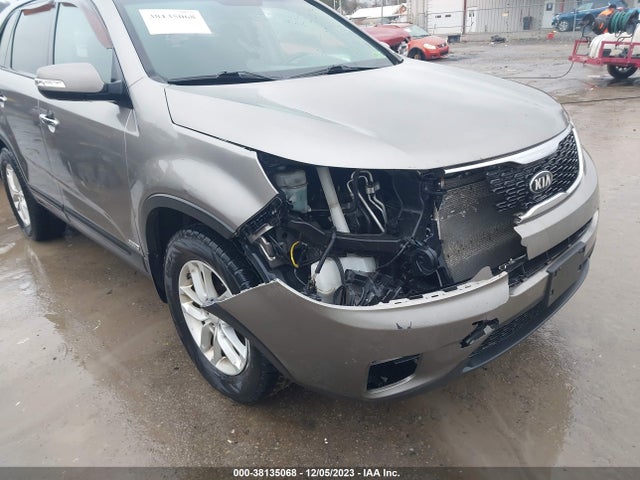 2015 KIA SORENTO LX VIN: 5XYKTDA63FG655248