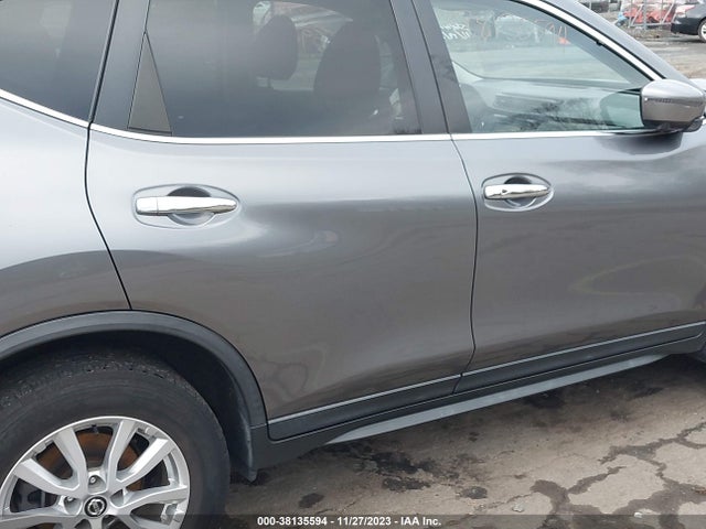 2018 NISSAN ROGUE SV VIN: KNMAT2MV5JP611728
