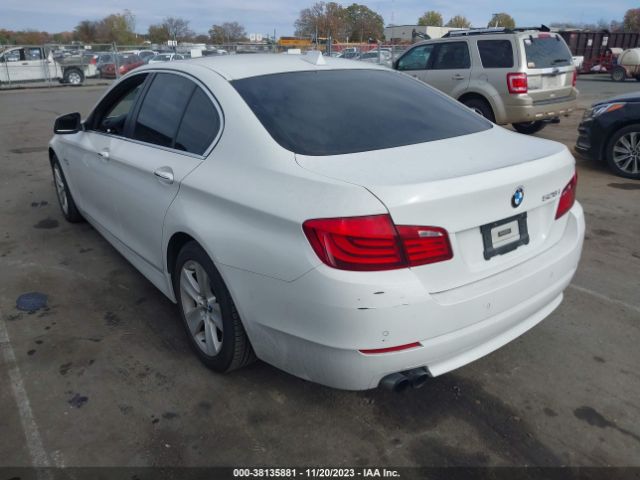2012 BMW 528I WBAXG5C50CDX04062 Photo 2