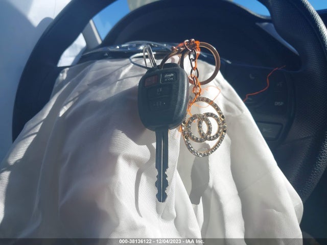 Toyota COROLLA LE 2018 2T1BURHE0JC102004 Image 11