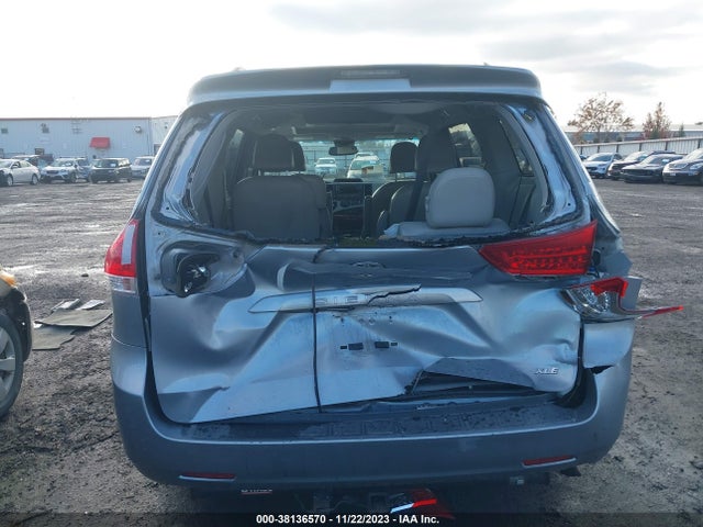 2011 TOYOTA SIENNA XLE V6 VIN: 5TDYK3DC5BS044899