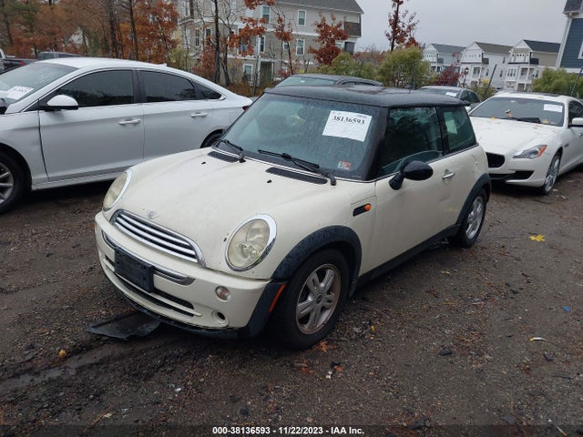2006 MINI COOPER WMWRC33556TK17099 Photo 1