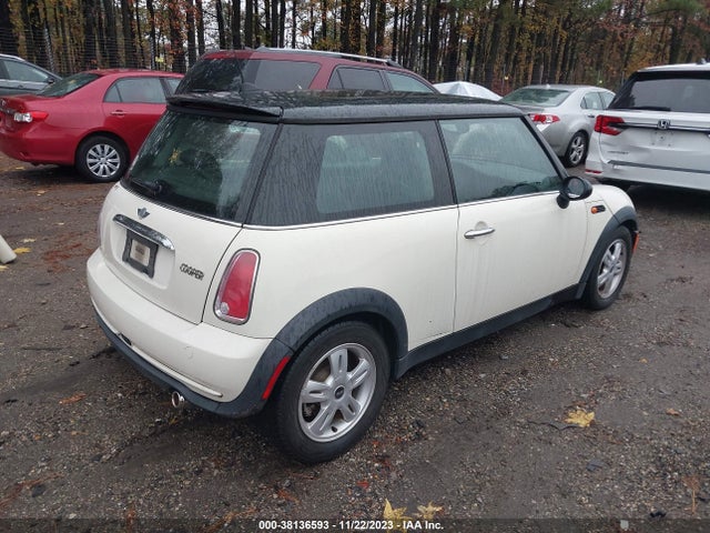 2006 MINI COOPER WMWRC33556TK17099 Photo 3