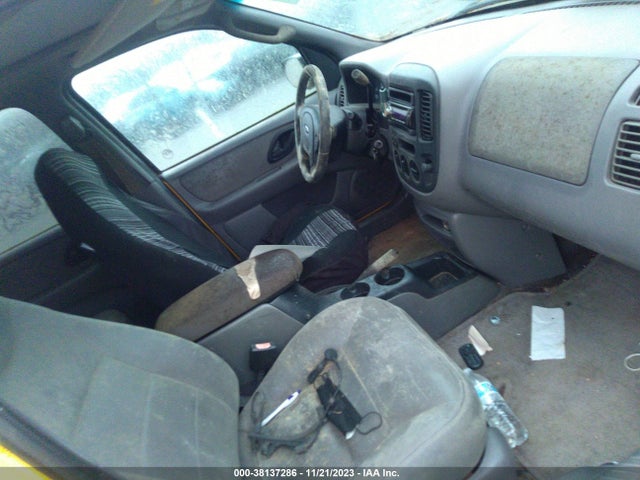 2001 FORD ESCAPE XLT VIN: 1FMYU03161KB80128