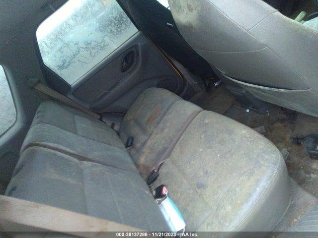 2001 FORD ESCAPE XLT VIN: 1FMYU03161KB80128