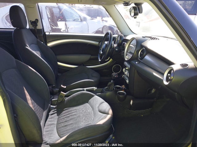 2008 MINI COOPER S WMWMF73528TV39212 Photo 4