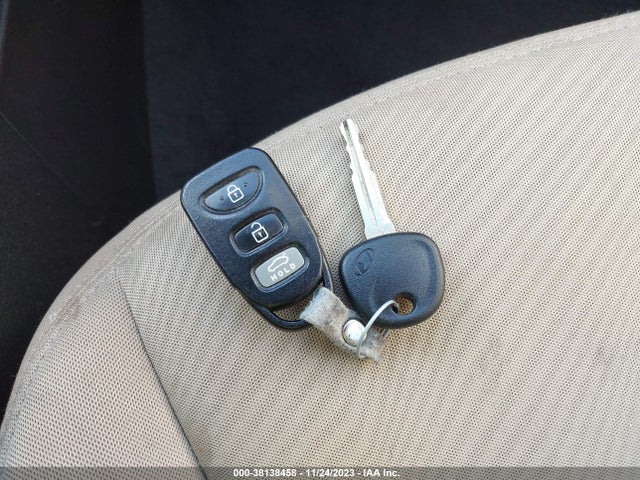 2013 HYUNDAI ELANTRA GLS VIN: 5NPDH4AE1DH373813