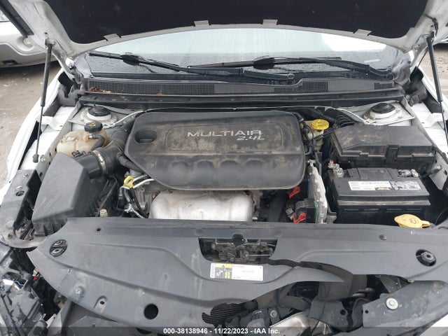 Chrysler 200 Limited 2015 1C3CCCAB0FN617405 Image 10