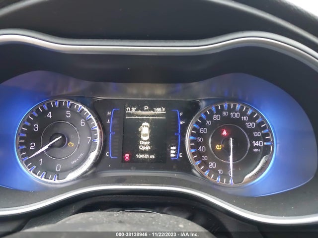 Chrysler 200 Limited 2015 1C3CCCAB0FN617405 Image 7