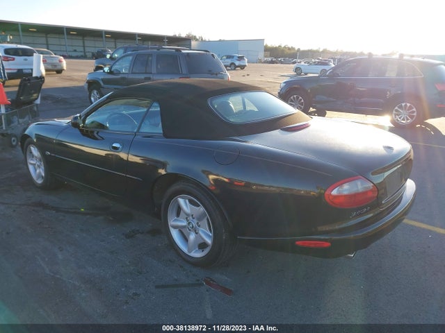1999 JAGUAR XK8 SAJGX2044XC038026 Photo 2