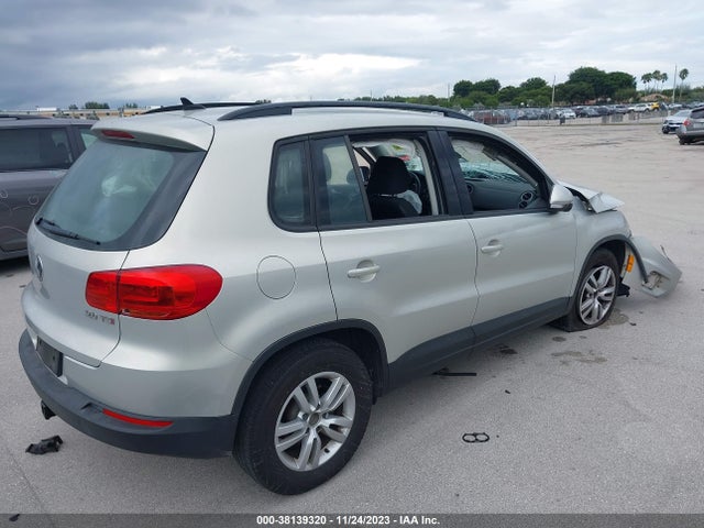 WVGAV7AXXFW610578 Volkswagen TIGUAN S