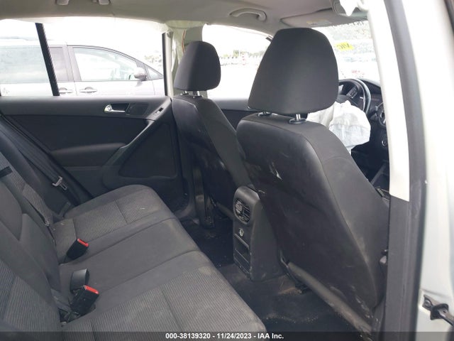 WVGAV7AXXFW610578 Volkswagen TIGUAN S