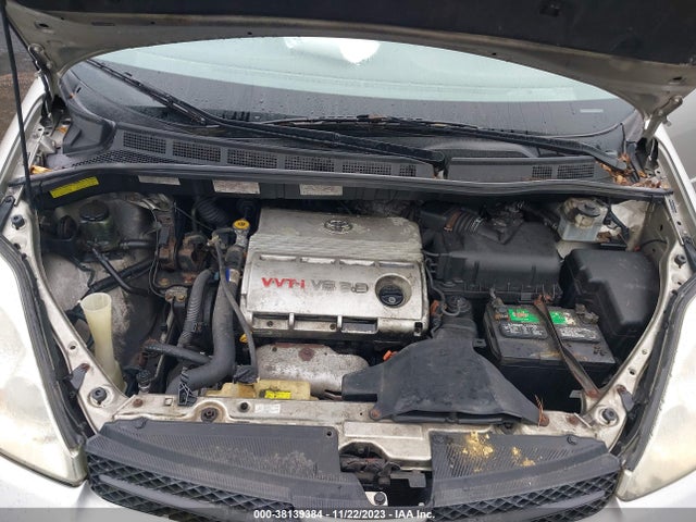 2005 TOYOTA SIENNA XLE VIN: 5TDBA22C25S041548