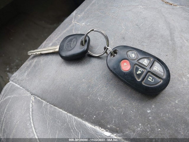 2005 TOYOTA SIENNA XLE VIN: 5TDBA22C25S041548