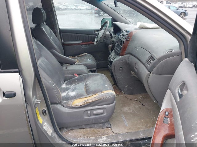 2005 TOYOTA SIENNA XLE VIN: 5TDBA22C25S041548