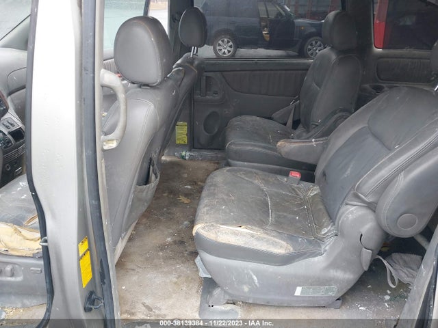 2005 TOYOTA SIENNA XLE VIN: 5TDBA22C25S041548