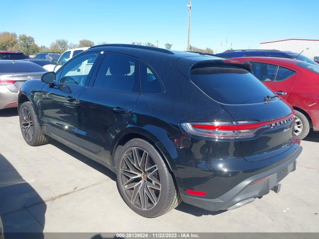 2024 PORSCHE MACAN WP1AA2A59RLB03029 Photo 2