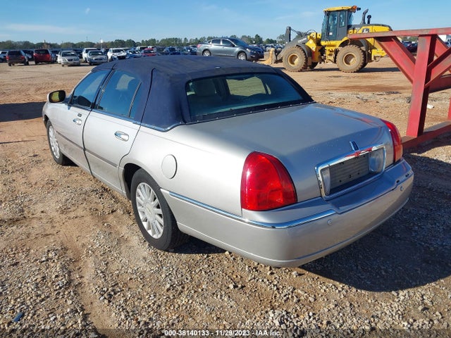 2005 LINCOLN TOWN CAR SIGNATURE LIMITED VIN: 1LNHM82W95Y654913