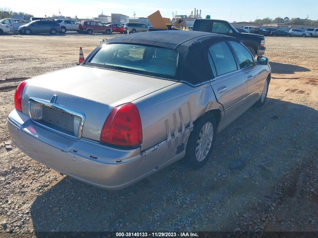 2005 LINCOLN TOWN CAR SIGNATURE LIMITED VIN: 1LNHM82W95Y654913