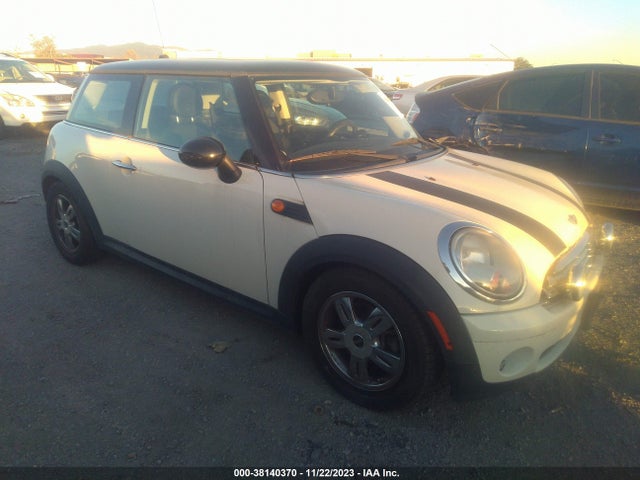 2008 MINI COOPER WMWMF33558TT66911 Photo 0