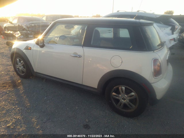 2008 MINI COOPER WMWMF33558TT66911 Photo 2