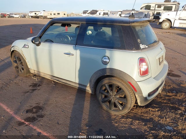 2012 MINI COOPER S WMWSV3C5XCTY19357 Photo 2
