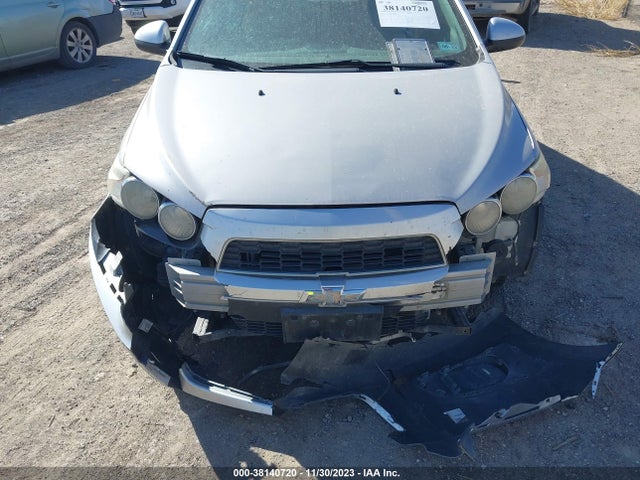 Chevrolet Sonic Lt Auto 2015 1G1JC5SHXF4160389 Image 10