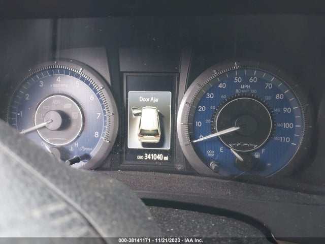 2015 TOYOTA SIENNA XLE 8 PASSENGER VIN: 5TDYK3DC7FS553379